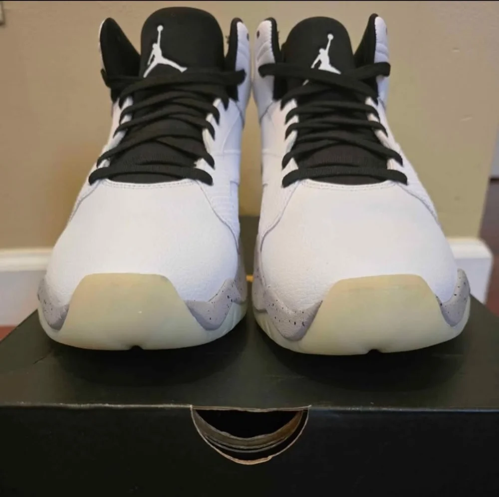 NIB - Nike Jordan White and Gray Sneakers - Mens Size 8